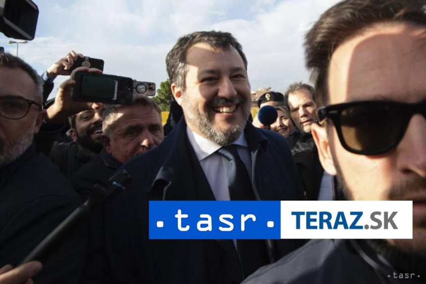 Vicepremier Salvini sa opat postavi pred sud pre lode s utecencami