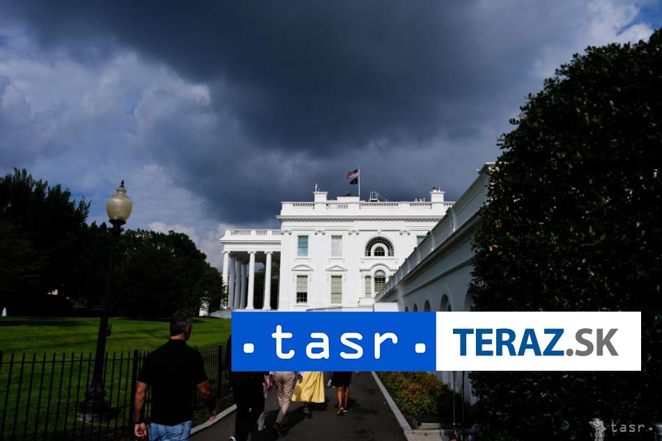 Biely dom zacal pouzivat TikTok ucet