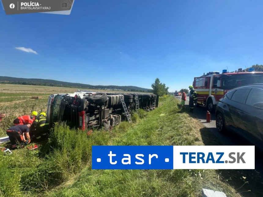 Pre nehodu na D2 zo Bratislavy treba pocitat s kolonami