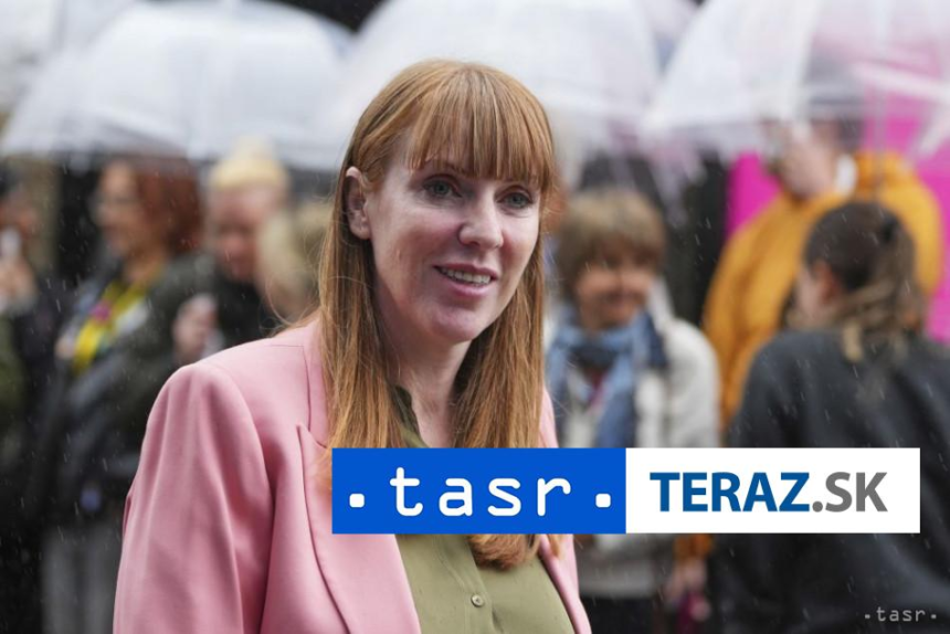 Britska vicepremierka Angela Raynerova odstupila z funkcie