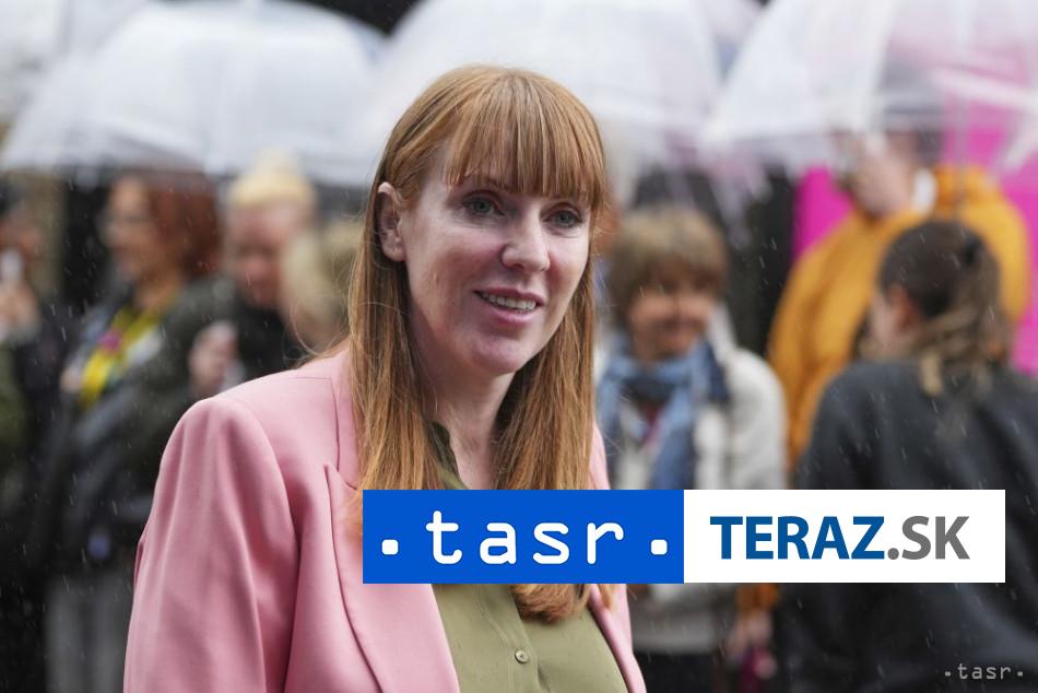 Britska vicepremierka Angela Raynerova odstupila z funkcie