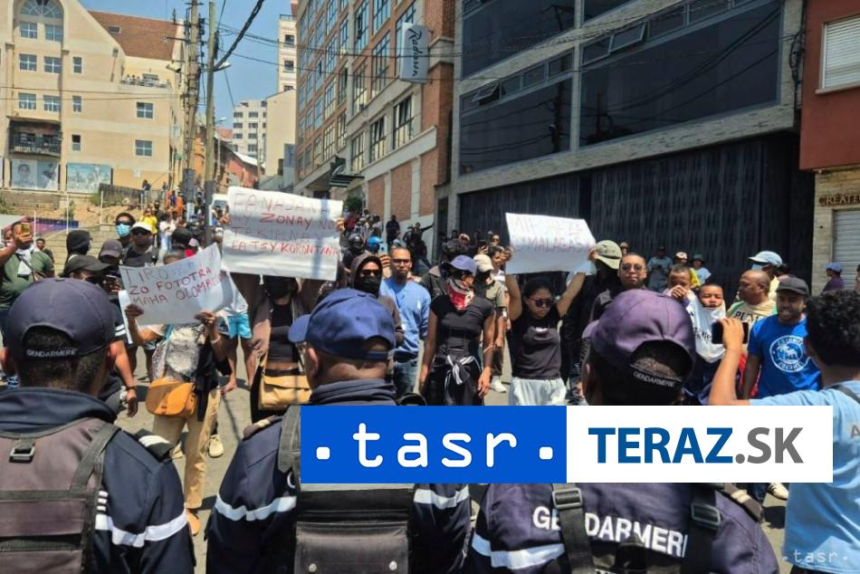 Na Madagaskare opat vypukli potycky medzi demonstrantmi a policiou