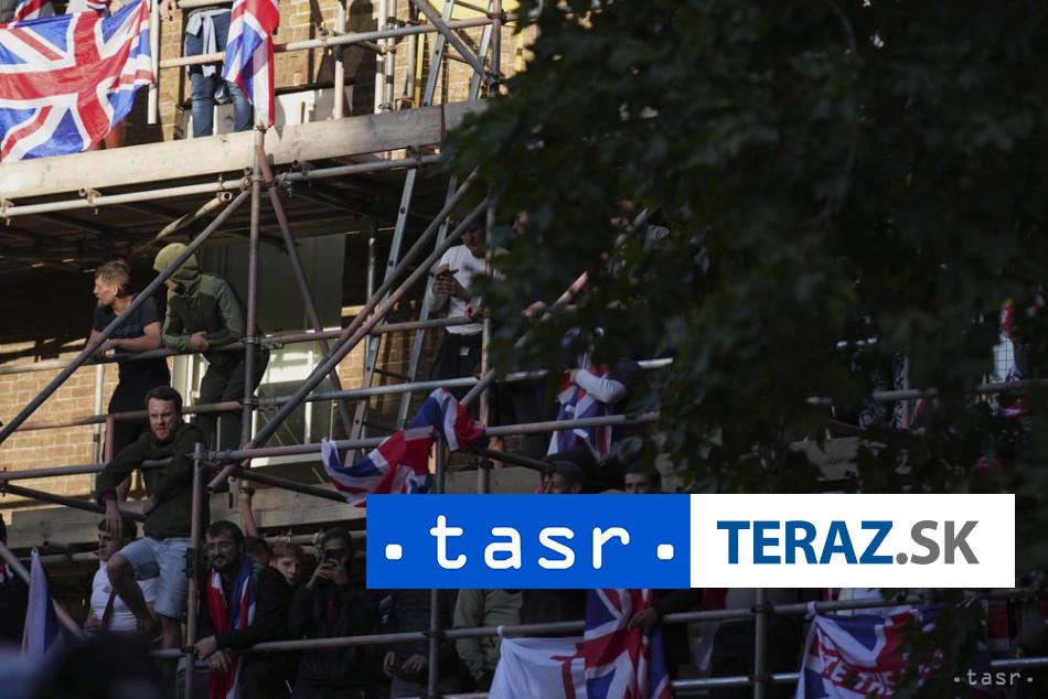 Na krajne pravicovy protest v Londyne prislo viac ako 100 000 osob