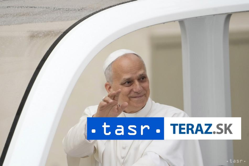 Papez sa obyvatelom Lampedusy podakoval za pomoc migrantom