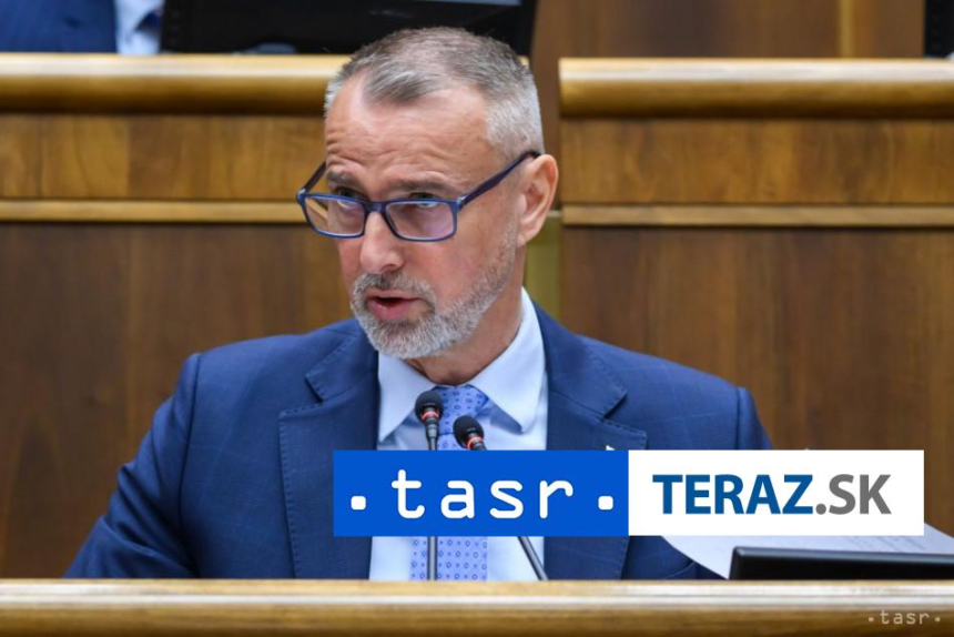 Rasi nema informacie o hlasovani Ferencaka o novele ustavy