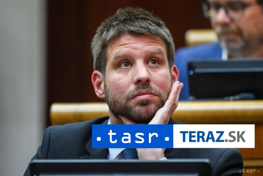 Simecku mrzi ze Fico pred rokovanim so Zelenskym stretol Putina