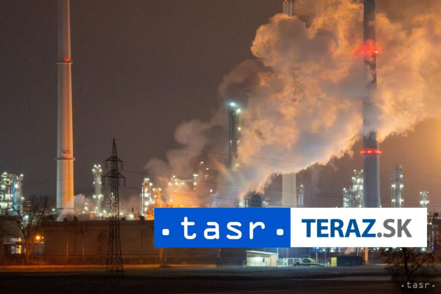 Ukrajina zasiahla jeden z najvacsich rafinerii v Rusku