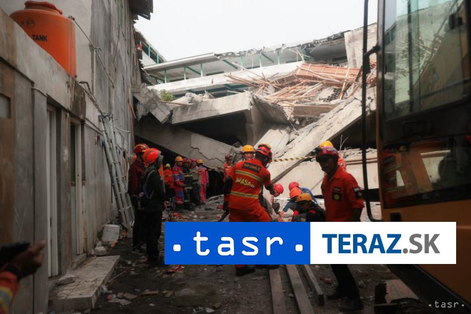 Na Jave sa zrutila cast internatu uviazlo 65 studentov