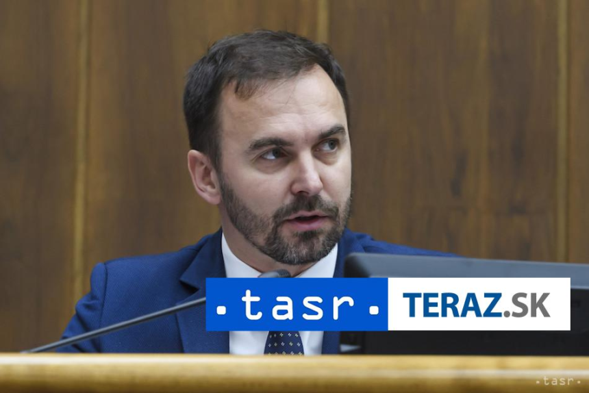 Opozicia namieta presun jej navrhov a hovori o posliapavani demokracie