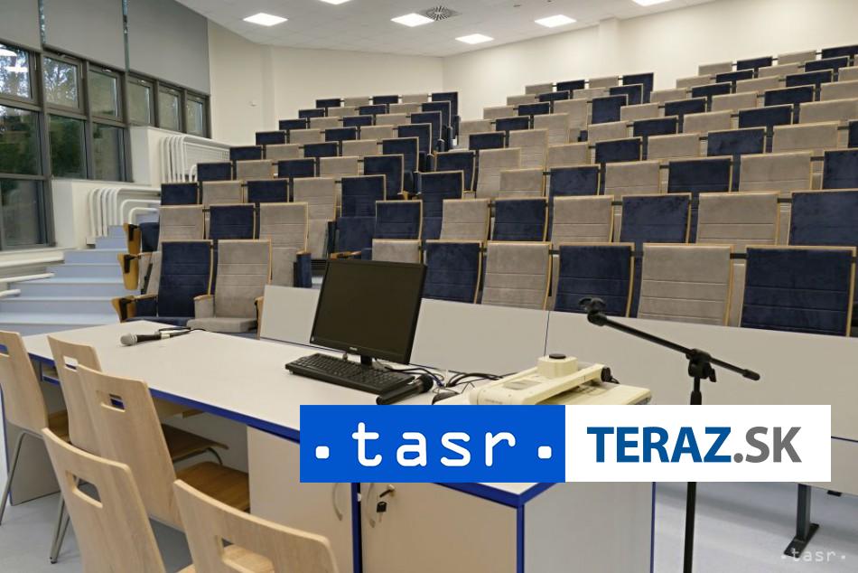 Poslanci schvalili novy zakon o vysokych skolach