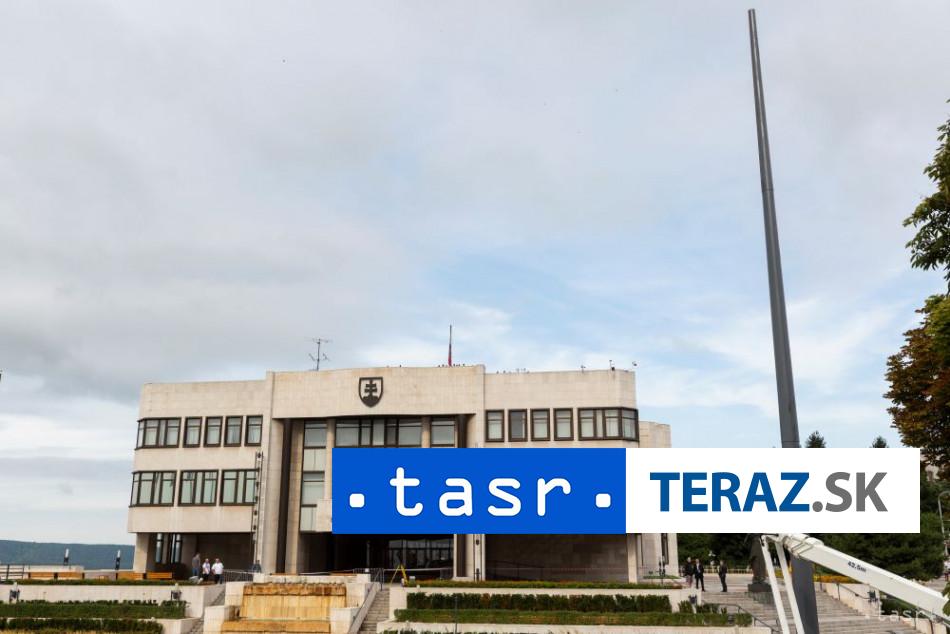 Poslanci zacali rokovanie o zakaze energetickych napojov detom