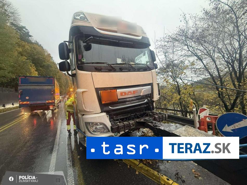 Vazna nehoda Pri Strecne zrazili auto s kamionom