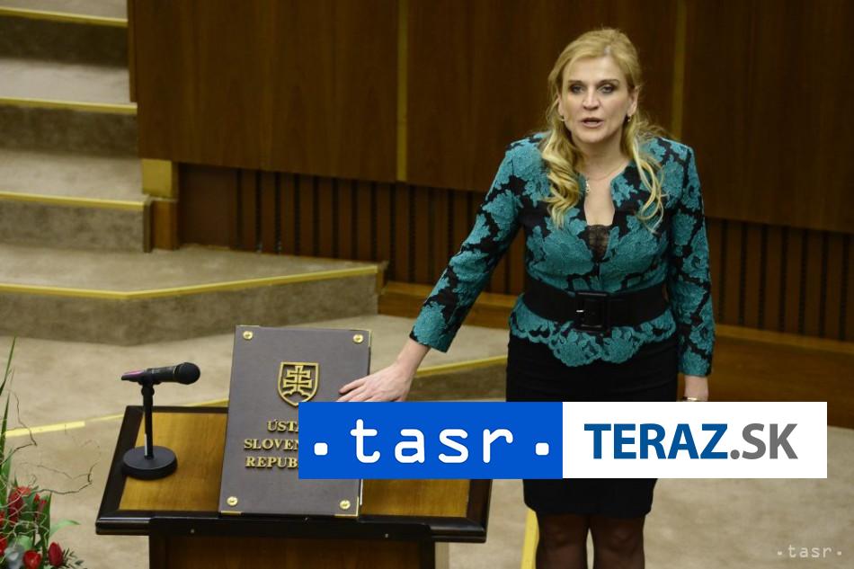 J Valova sa vzdala poslaneckeho mandatu nahradi ju V Macasek