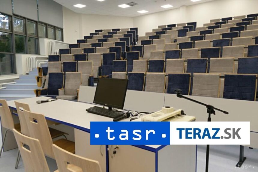 Platforma FutureTalks vyzyva skoly na volno 17 novembra