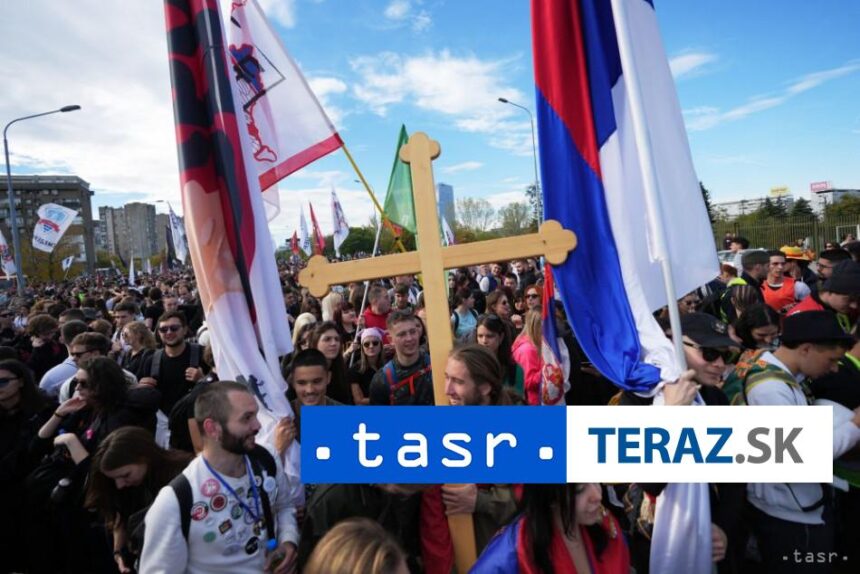 Rok po tragedii v Novom Sade si 16 obeti pripomenulo desattisice ludi