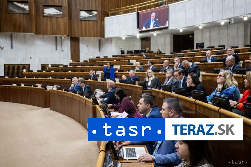 NRSR schvalila upravu programu presuva sa odvolavanie Ferencaka