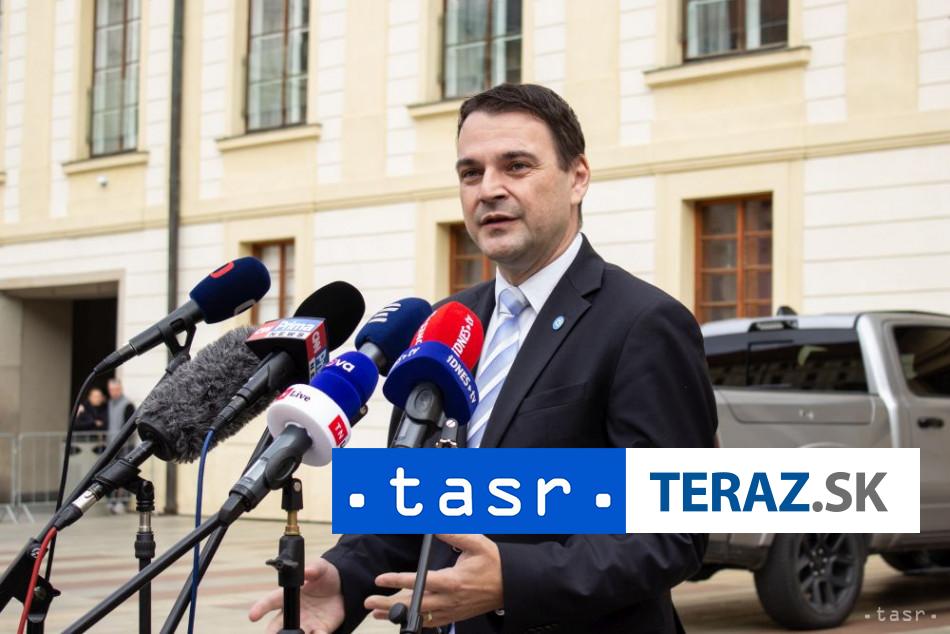 Macinka Naa volici ma dotlacili k ohrade sa voci Pavlovi