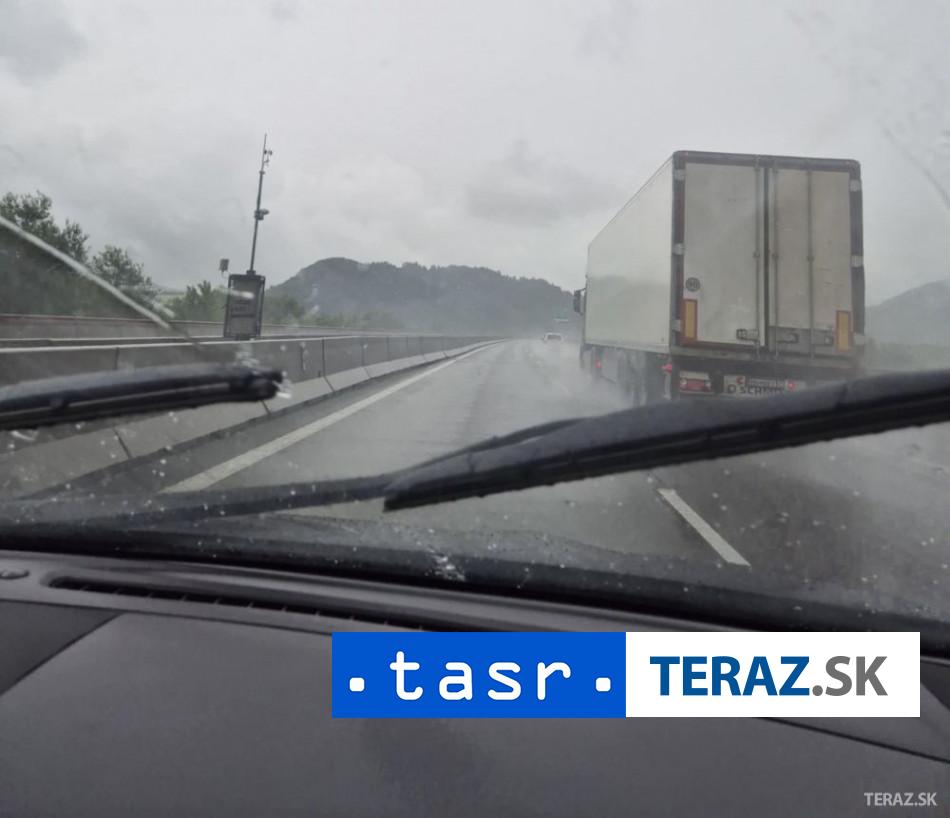 Pre mrznuci dazd znizili maximalnu rychlost na D1