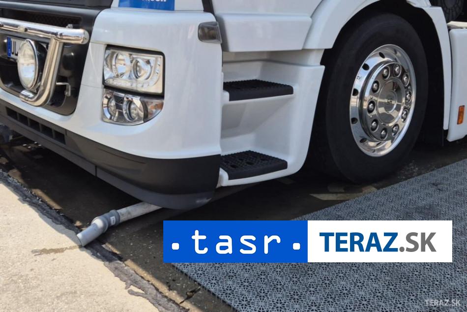VIDEO Turek prevazal v aute dalsie auto zobrali mu aj evidencne cislo