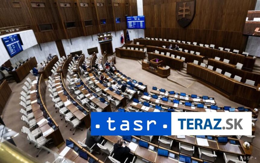 poslanci v utorok zahaju tret i rokovaci tyzden aktualnej schodze