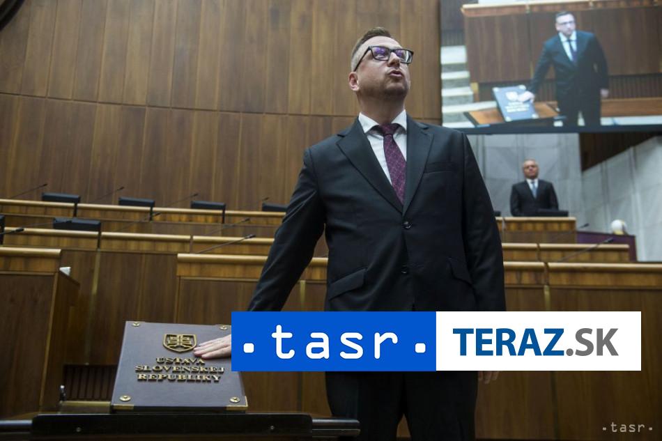 M Pekara definitivne vylucili z PS dary a pozicky mu vratili