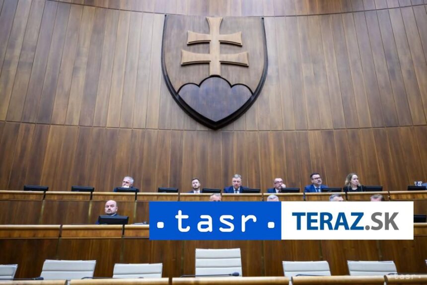 Poslanci zakoncili den opozinou novelou o verejnych vodovodoch