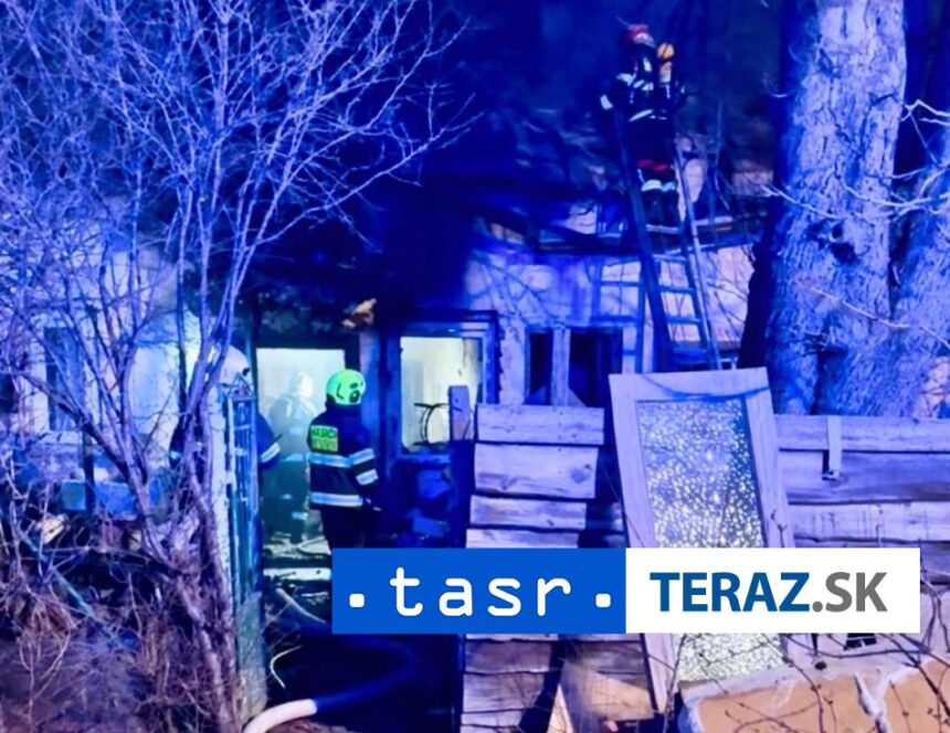 Pri poziari domu v Trnovci nad Vahom zahynuli dvaja ludia