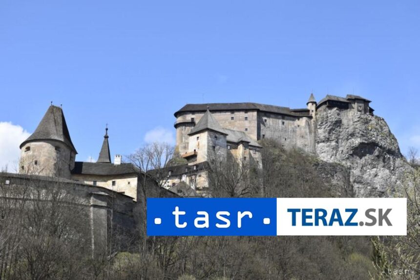 TRAGEDIA NA ORAVSKOM HRADE Turista spadol z balkona pocas prehliadky