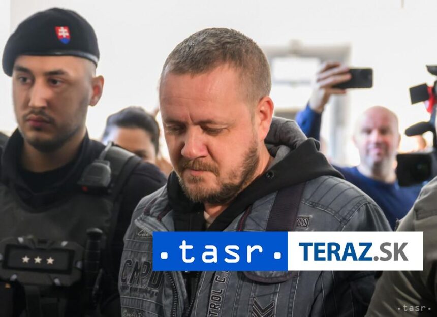 VIDEO Sud prepustil policajtov Jana C a Pavla D na slobodu