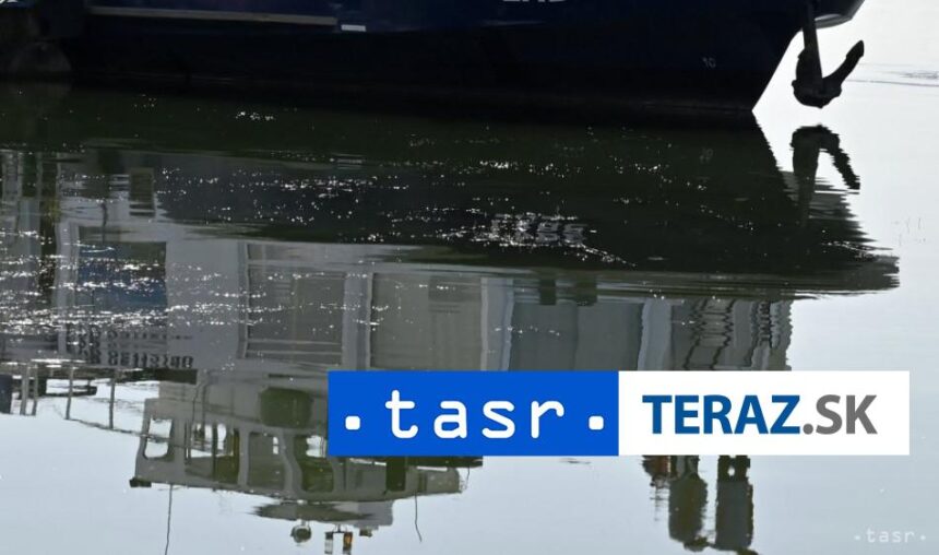 Kremel hovori o piratstve po sprave o sledovani fregaty a tankerov