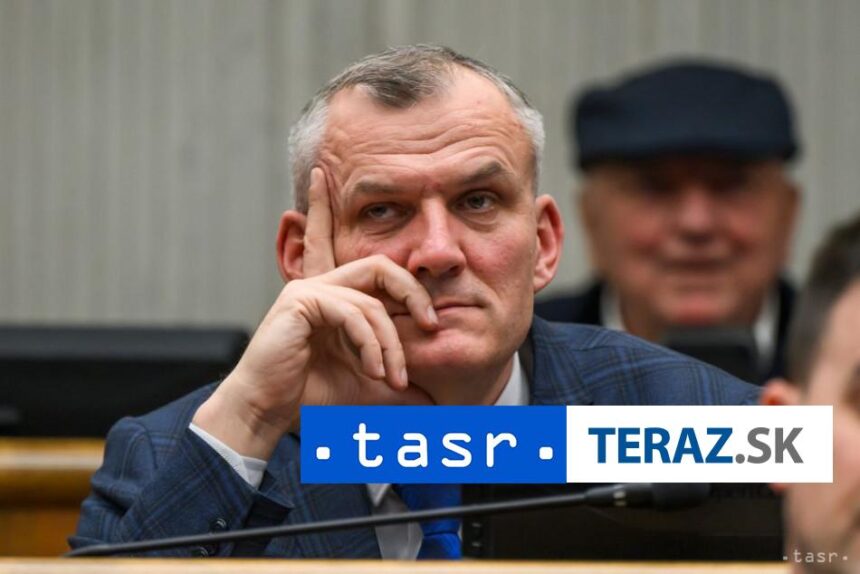 Malatinec Situacia vo Fonde na podporu umenia je kriticka