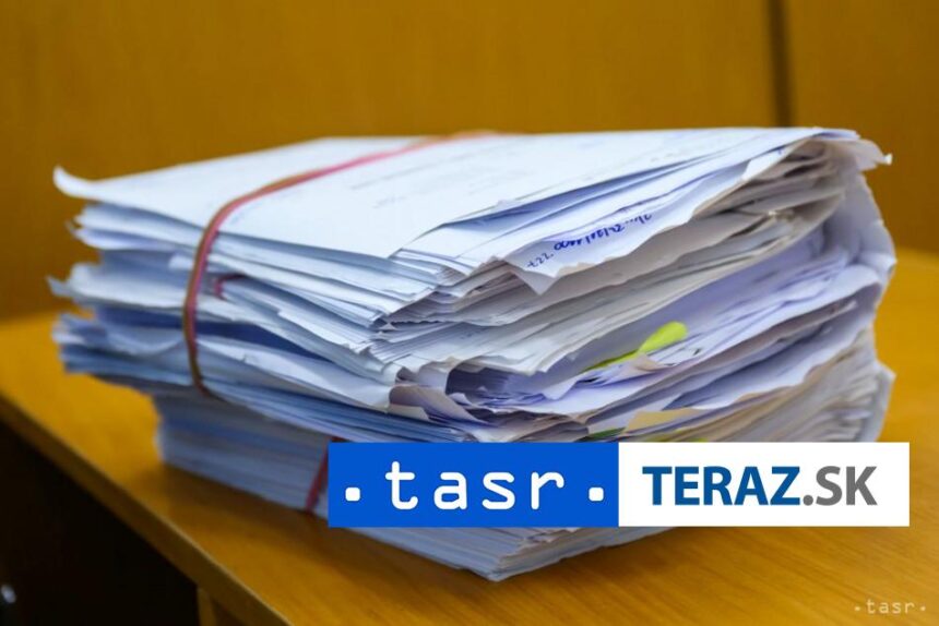 Podpalovali sanitky zidovskej organizacie obvinili troch muzov