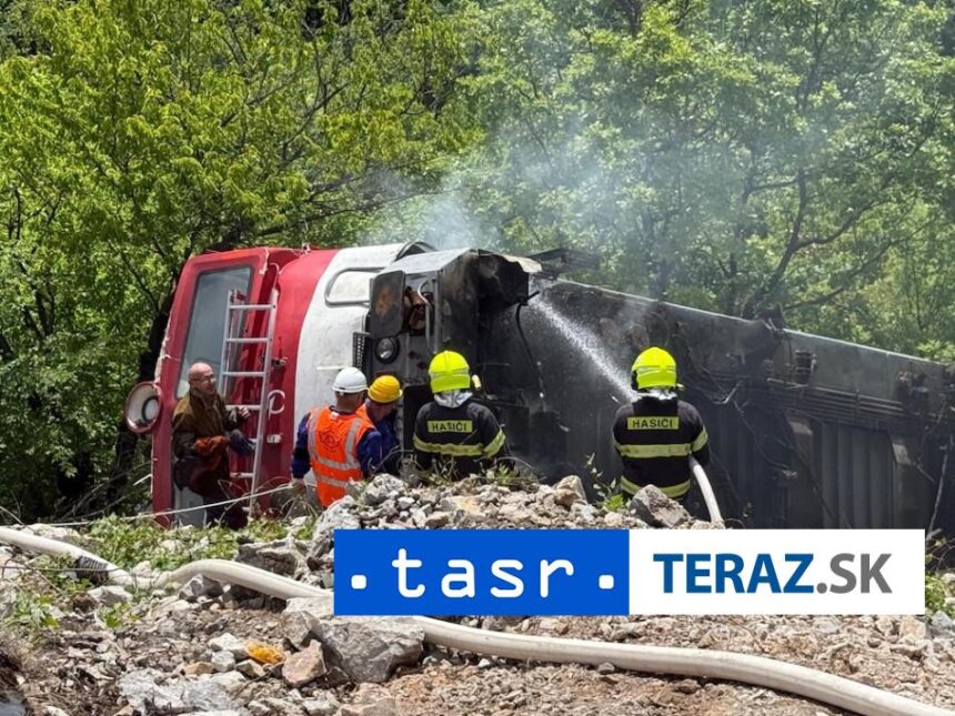 Prace na odstranovani havarovaneho rusna pokrajuju
