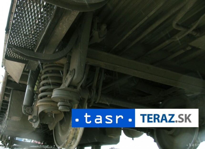 Zrazka vlaku s clovekom Dopravu medzi Kosicami a Kysakom zastavili