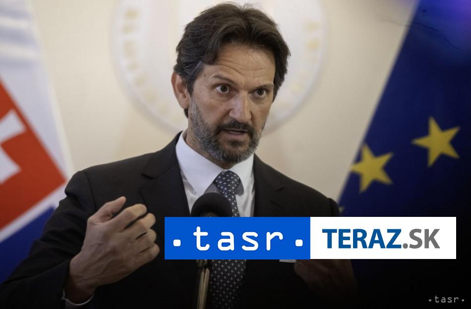 KDH predlozilo navrh na odvolanie ministra obrany R Kalinaka