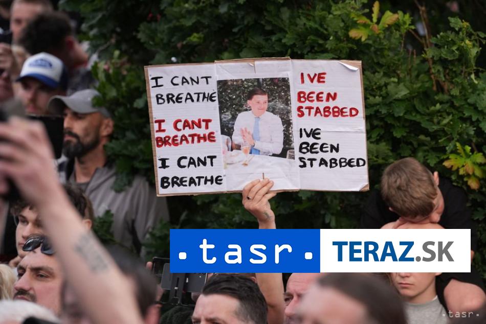 Na zhromazdeni po vrazde Henryho Nowaka v Britanii doslo k nasilnostiam