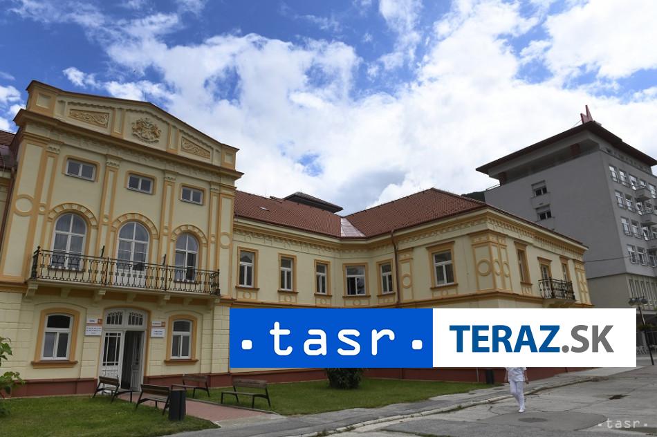 Nove osvetlenie rozsvietia v Kupelnom parku v Trencianskych Tepliciach