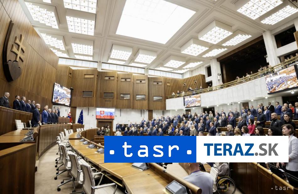 Poslanci ukoncili rokovanie debatou o novele tykajucej sa kajucnikov