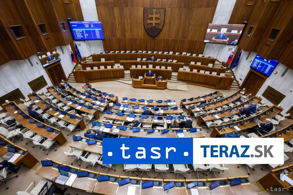 Poslanci ukoncili rokovanie diskusiou o reforme v oblasti liekov