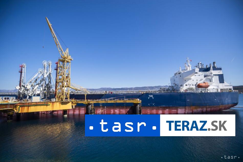 Zaisteny ropny tanker Tagor eskortuju do pristavu