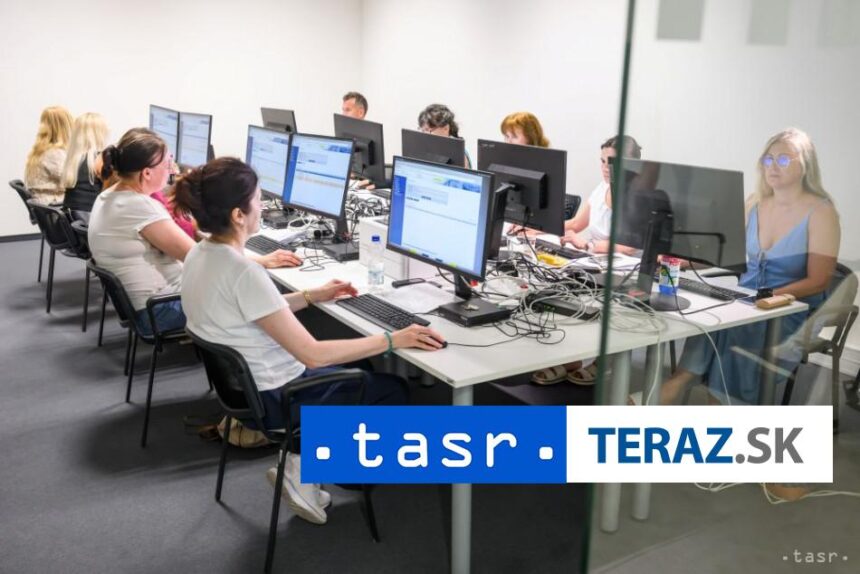 Rezort vnutra spustil infolinku k referendu