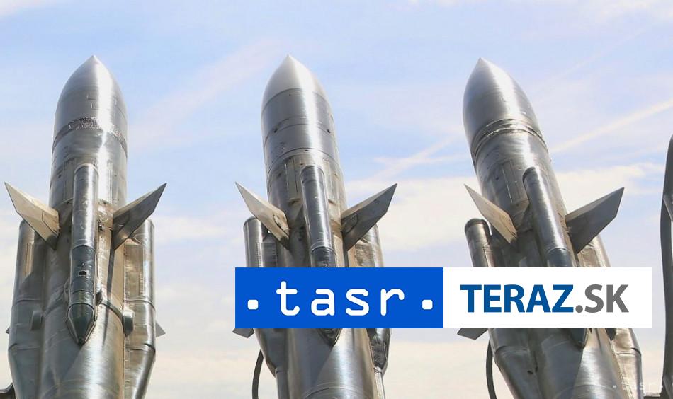 Vojenske velitelstvo v Busehri bolo zasiahnu te raketou tvrdia media