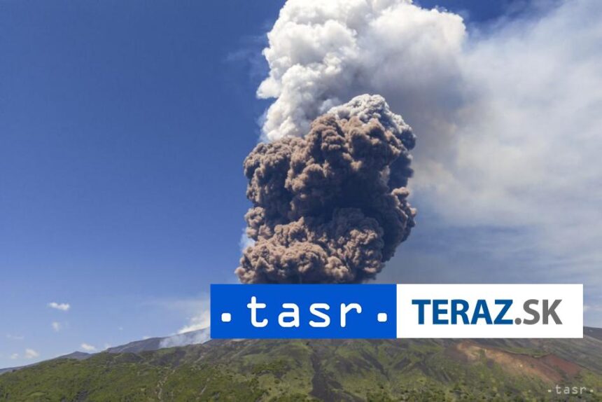 Etna komplikuje lety na Sicilii pre popol obmedzili prevadzku letiska