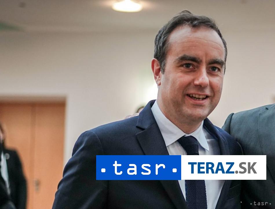 Francuzskeho premiera vypiskali pri navsteve obce postihnutej poziarom
