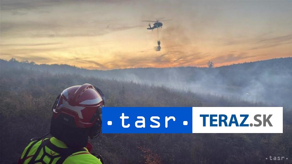 Hasici stale likviduju rozsiahly lesny poziar v katastri obce Trstin