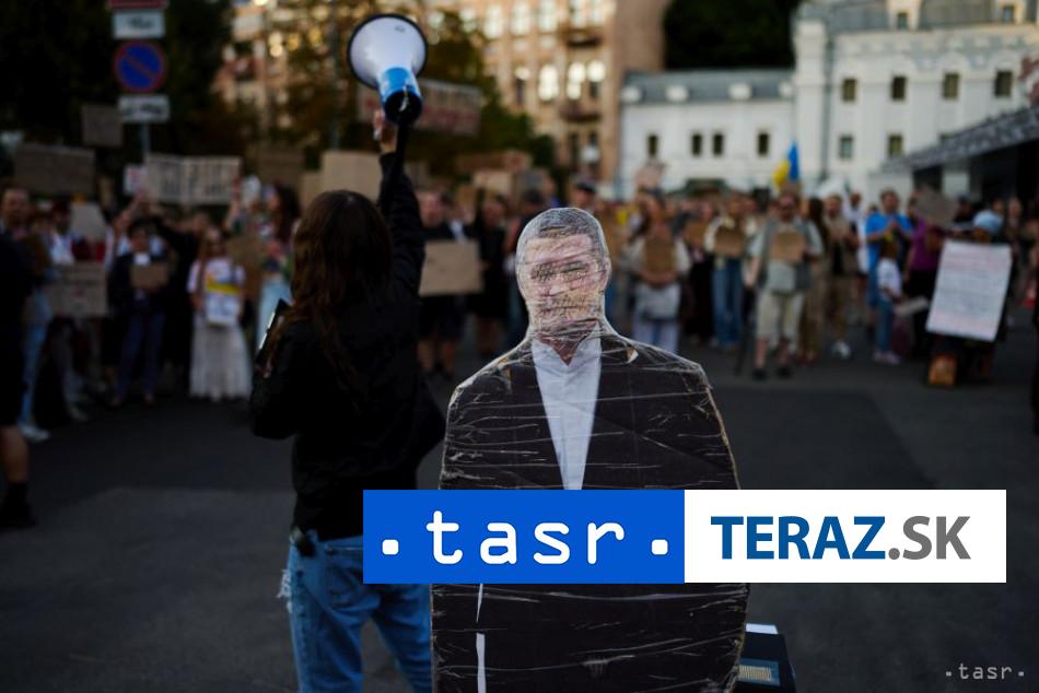 Odvolany ukrajinsky minister obrany ziada volby aj v casovojny