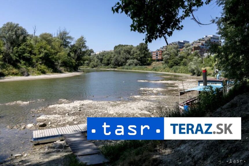 TELO V RIEKE Policajti zasahovali pri ostrove Sihot v Bratislave