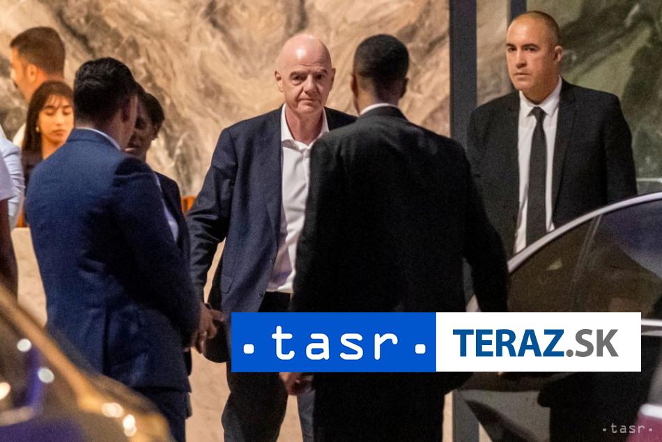 Tri futbalove konfederacie udajne rokovali o zosadeni Infantina