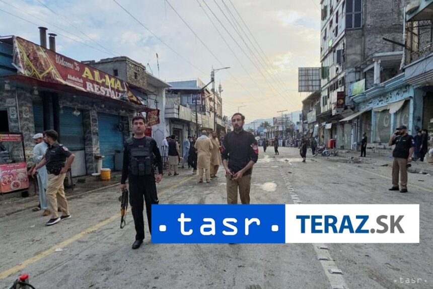 samovrazedny utok na policajnu stanicu v pakistane si vyziadal 7 zivotov