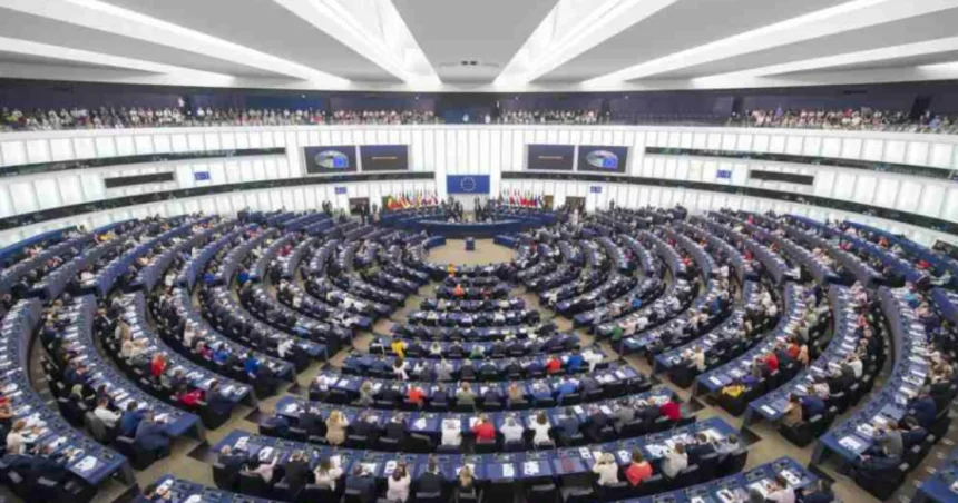 Európsky parlament žiada tvrdší postup EÚ proti hybridným hrozbám, najmä z Ruska